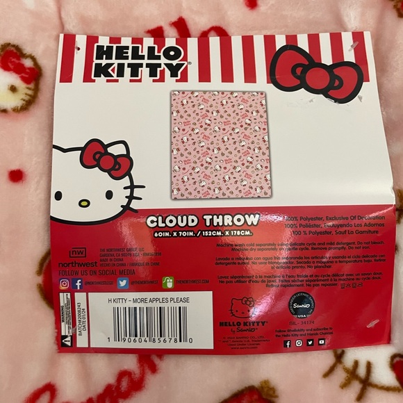 Hello Kitty Apple Cinnamon Cloud Throw Blanket 60X70” - Picture 2 of 3